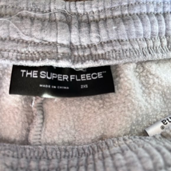Aritzia / TNA grey super fleece sweat pants - Picture 3 of 3